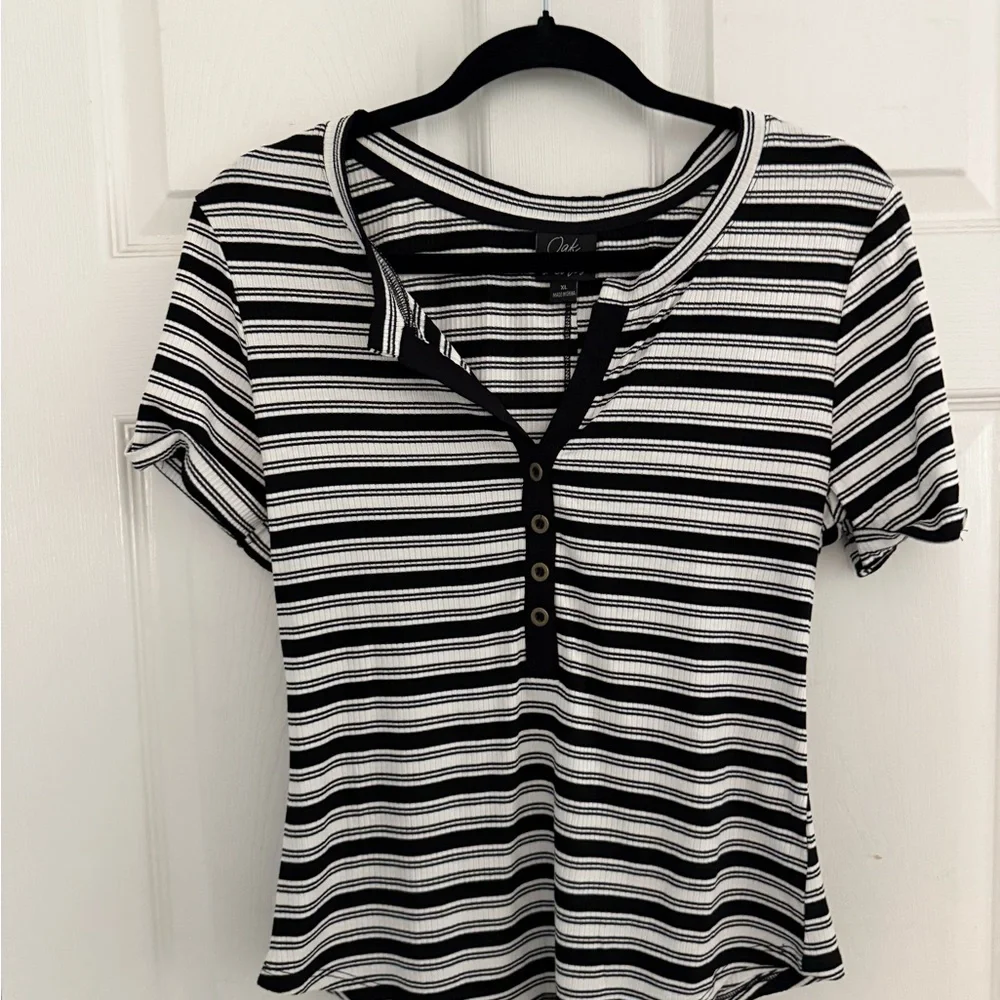 Classic Black and White Striped Short Sleeve Tee - Picture 1 of 3